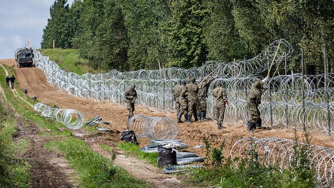 Ausnahmezustand: Polen markiert Grenzregion zu Belarus mit Schildern