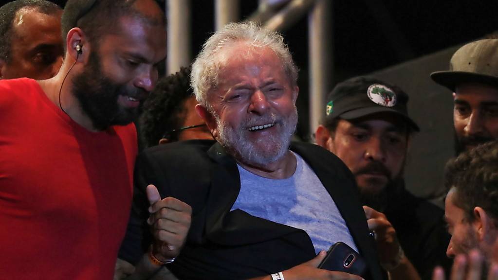 «Der Kampf ist noch nicht vorbei»: Brasiliens früherer Präsident Luiz Inacio Lula da Silva bei einem Auftritt vor Anhängern in der Stadt Recife im Nordosten des Landes.