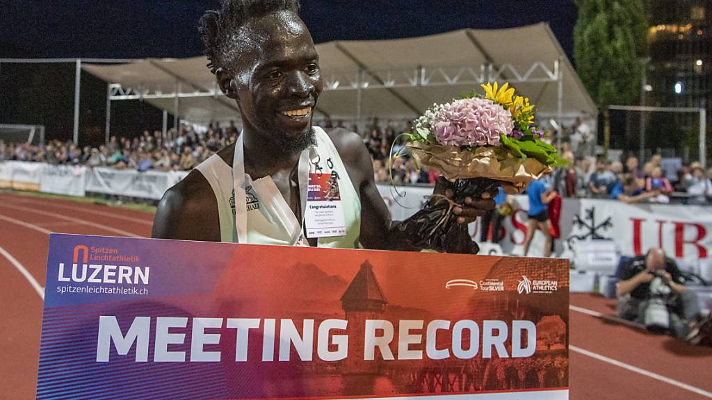 Vor  zehn Tagen in Luzern lässt sich Weltklasse-Läufer Dominic Lobalu in Luzern zum Meeting-Rekord gratulieren