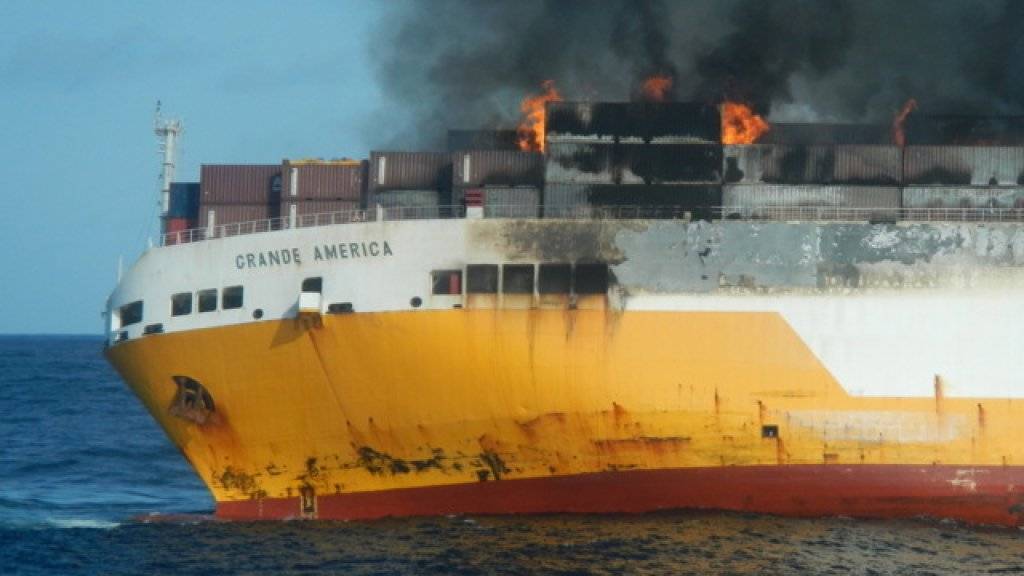 Das gesunkene Schiff «Grande America» hatte Gefahrengut und Öl geladen. EPA/ABEILLE BOURBON / MARINE NATIONALE / HANDOUT HANDOUT EDITORIAL USE ONLY/NO SALES