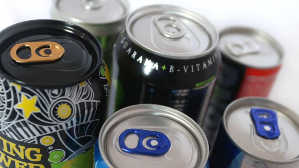 ARCHIV - Verschiedene Energydrinks. Foto: Karl-Josef Hildenbrand/dpa