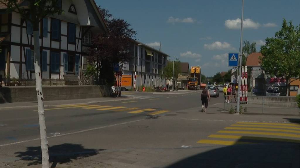 In Münchenbuchsee kam es zu einer Kollision zwischen einem Traktor und einer Fussgängerin.