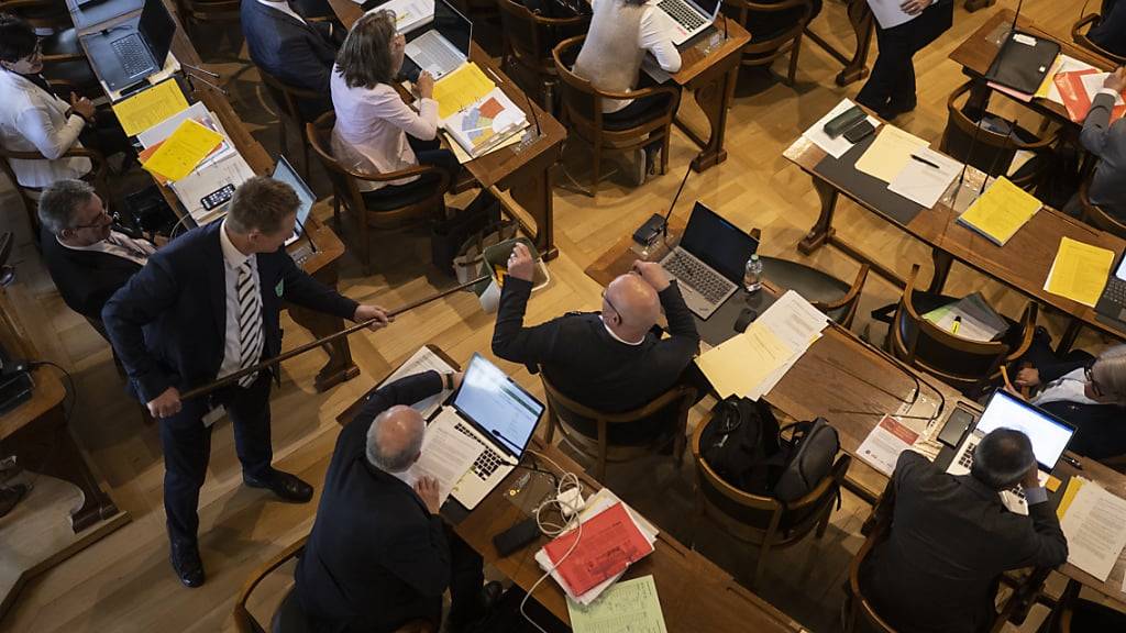 Der St. Galler Kantonsrat streicht in der Aufräumsession das bisherige Alkoholausschankverbot in Badeanstalten. (Archivbild)