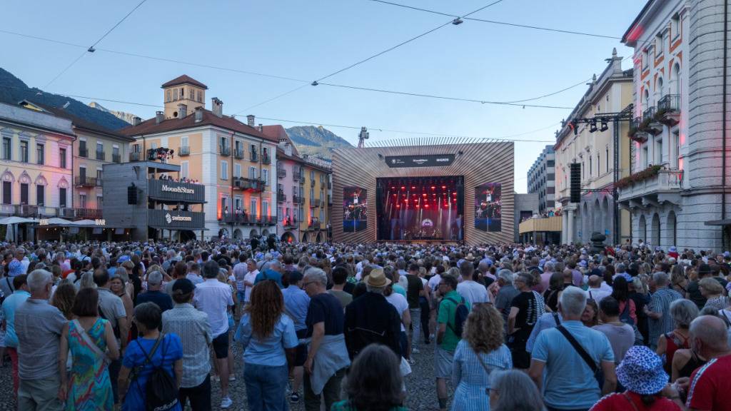 Fussball- statt Musikfans: In der Nacht auf Sonntag wird auf der berühmten Piazza Grande in Locarno der Schweizer WM-Viertelfinal übertragen. (Archivbild)
