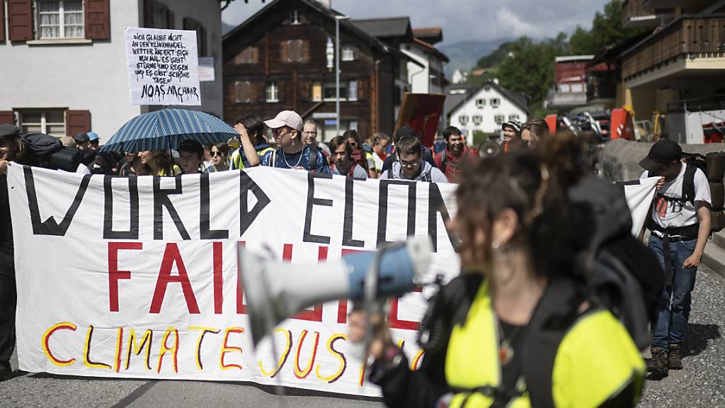 Demonstrierende fordern in Küblis mehr Klimagerechtigkeit