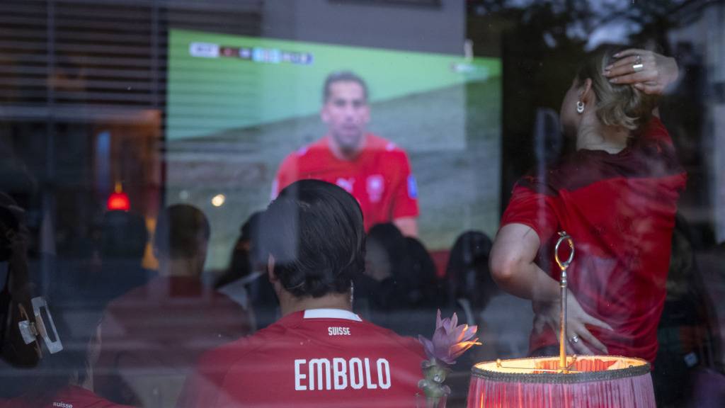 In Chur darf das Schweizer WM-Viertelfinal in Innenräumen der Bars unter bestimmten Voraussetzungen gezeigt werden. (Symbolbild)