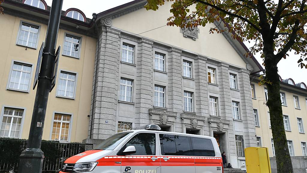 Ein junger Mann soll eine Prostituierte in Zürich bis zur Bewusstlosigkeit gewürgt haben. Das Bezirksgericht verhandelt am Mittwoch seinen Fall. (Archivbild)