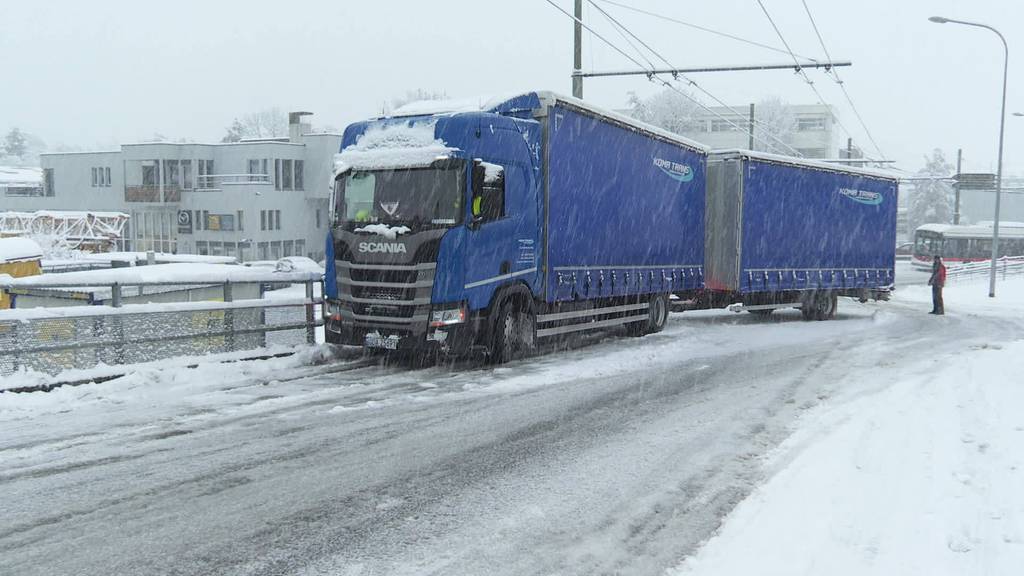 Unfälle und Staus: Ostschweiz versinkt im Schnee