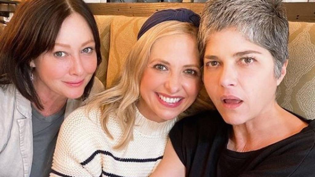 Selma Blair, Sarah Michelle Gellar und Shannen Doherty (von rechts nach links): Die drei sind seit den 1990er Jahren miteinander befreundet. Blair und Doherty kämpfen gegen ihre Krankheiten mithilfe ihrer Freundinnen.