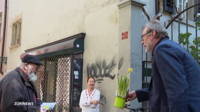 Zwei Blumen-Verteilaktionen erfreuen Zürcher Senioren