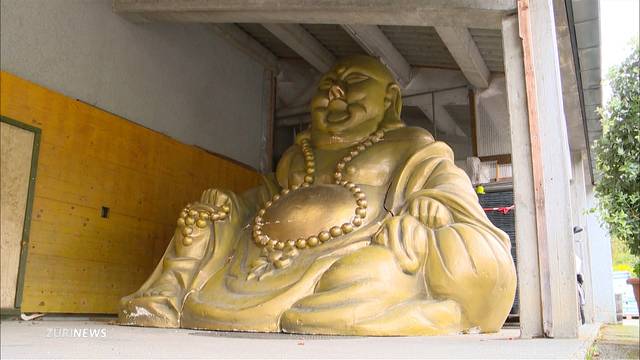 Drei Meter grosser Buddha in Winterthur