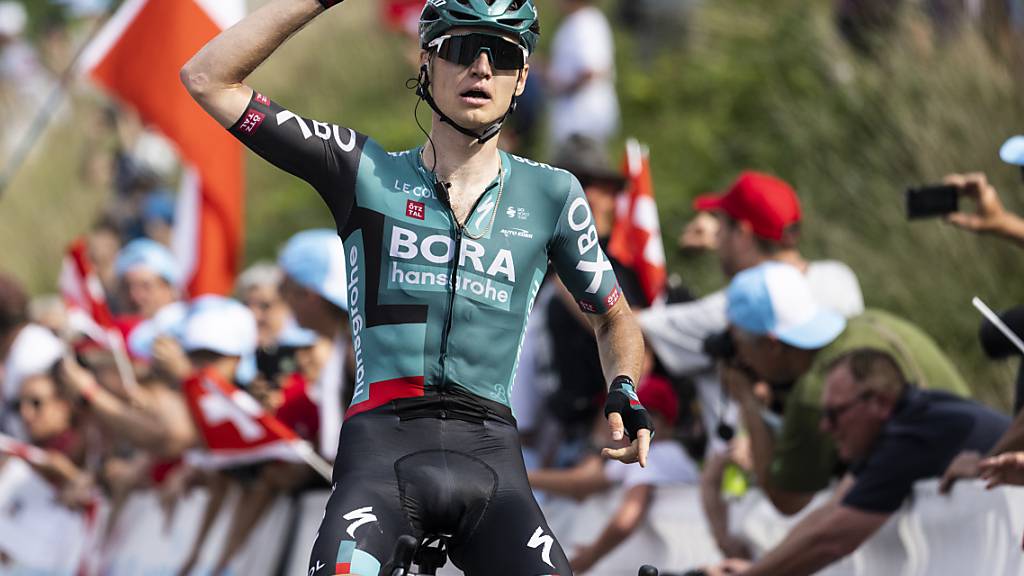 Alexander Wlassow behauptet sich am Berg vor Remco Evenepoel und Primoz Roglic. (Archivbild)