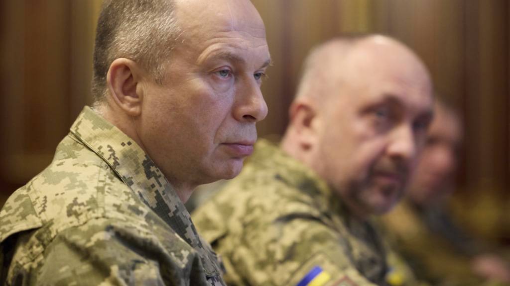 ARCHIV - Generaloberst Olexander Syrskyj, Oberbefehlshaber der ukrainischen Streitkräfte, bei einem Treffen mit dem militärischen Führungsteam in Kiew. Foto: Ukrainisches Präsidentialamt/Pool/Planet Pix via ZUMA Press Wire/dpa/Archivbild