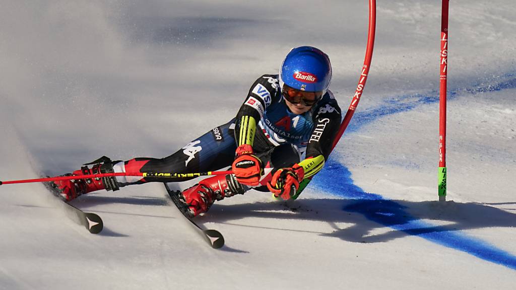 Mikaela Shiffrin gewinnt in Lienz ihr 92. Weltcuprennen. Im zweiten Lauf des Riesenslaloms verwaltet sie den grossen Vorsprung, den sie sich im ersten Durchgang in beeindruckender Manier herausgefahren hat