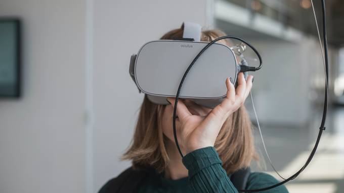 VR-Brillen sollen bei der Behandlung von unheilbar Kranken helfen