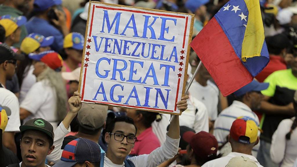 Anhänger von Venezuelas selbst ernanntem Interimspräsidenten Juan Guaidó bei einer Kundgebung in der Hauptstadt Caracas.