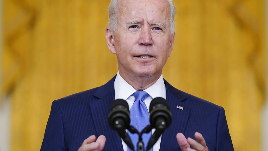 Joe Biden, Präsident der USA, hält eine Rede über die Wirtschaft im East Room des Weißen Hauses. Foto: Evan Vucci/AP/dpa