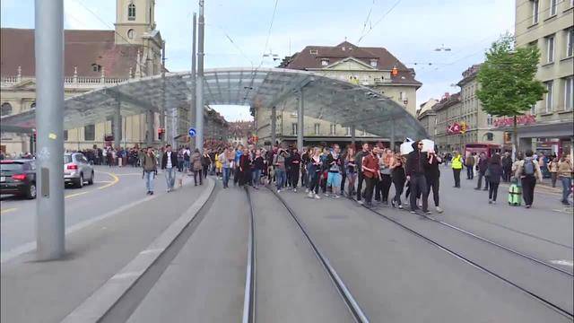 Friedlicher Protest gegen Media Markt