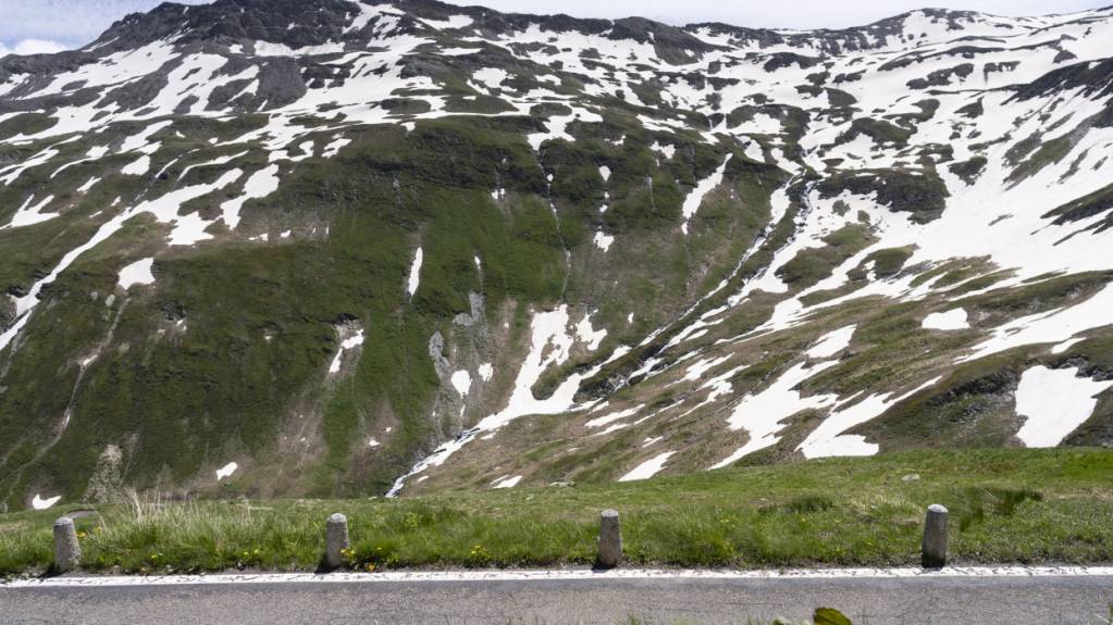 Auf der Strasse des Furkapasses gilt seit Montagmorgen die Wintersperre. (Archivaufnahme)