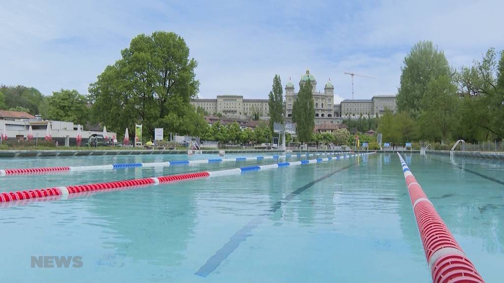 Regen und Kälte: Badi-Start fällt ins Wasser