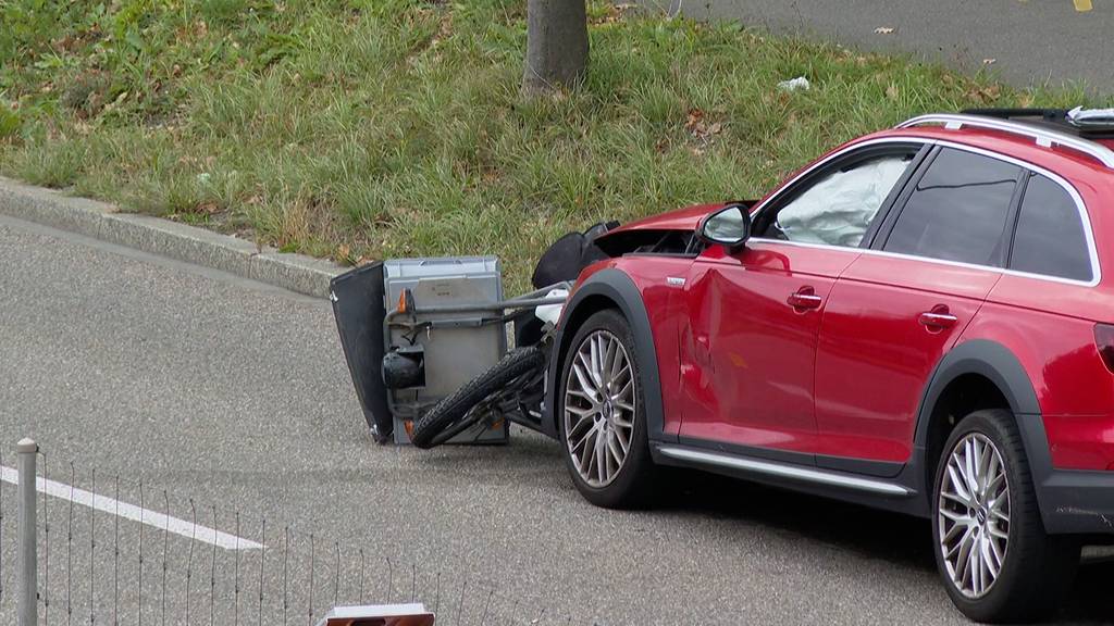 Tödlicher Unfall in Zürich: Autofahrerin kollidiert mit Kleinmotorrad