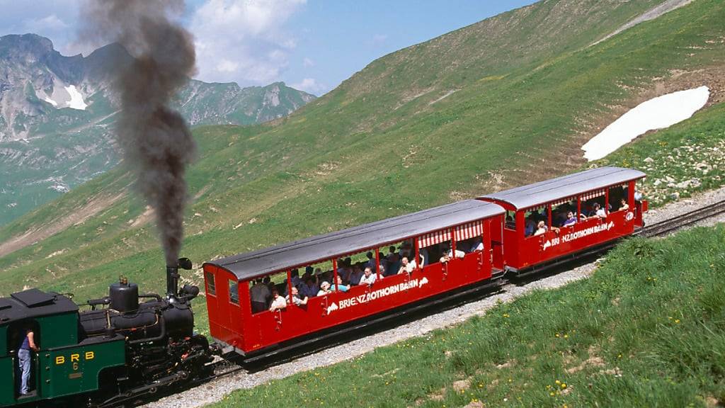 Die Brienzer Rothornbahn im Berner Oberland muss wegen Unwetterschäden den Betrieb bis Ende Saison einstellen. (Archivbild)