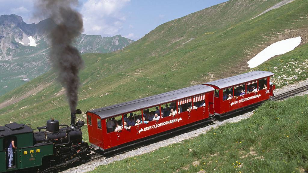 Die Brienzer Rothornbahn im Berner Oberland muss wegen Unwetterschäden den Betrieb bis Ende Saison einstellen. (Archivbild)