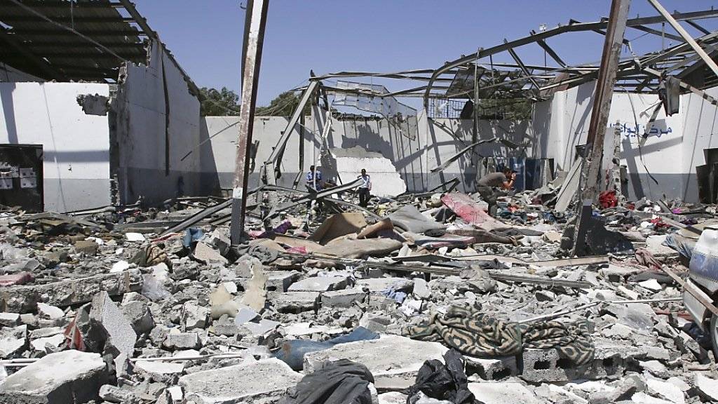 Das Flüchtlingslager in der Nähe von Tripolis lag nach dem Luftangriff am Dienstag in Trümmern. (Archivbild)