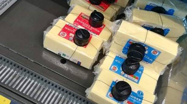 Briten müssen jetzt sogar Käse vor Diebstahl schützen