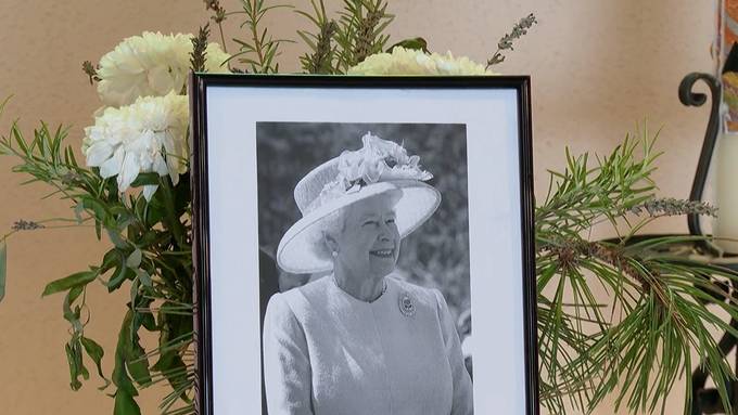 In der Schweiz lebende Briten nehmen in Zürich Abschied von der Queen