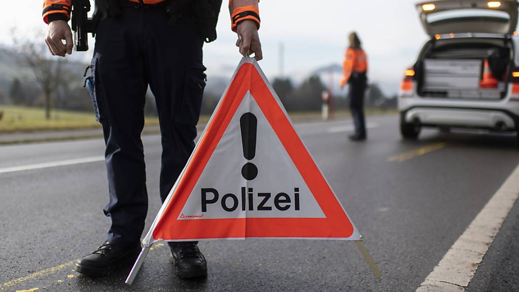 Wegen einer Auffahrkollision mit vier Fahrzeugen ist in Winterthur eine Person verletzt worden. (Symbolbild)