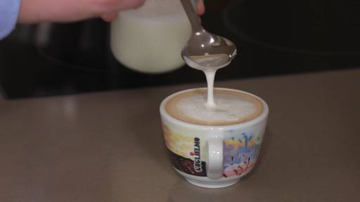 Perfekter Milchschaum, ganz ohne Geräte: So gelingt dir dein Cappuccino!