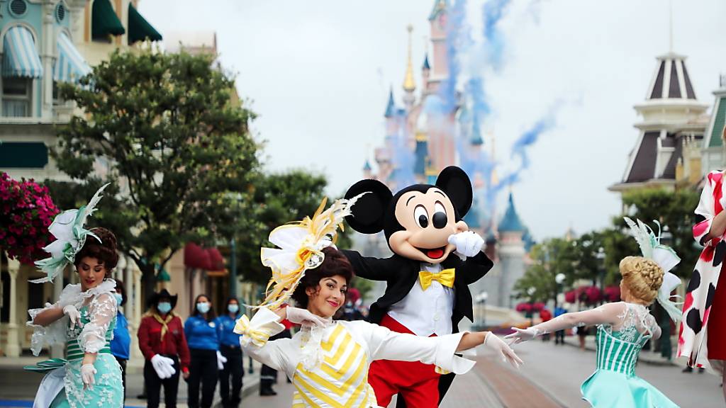 Das Disneyland Paris soll erst am 2. April wieder öffnen. Dies jedoch unter dem Vorbehalt, dass die Entwicklung der Corona-Pandemie dies zulässt. (Archivbild)