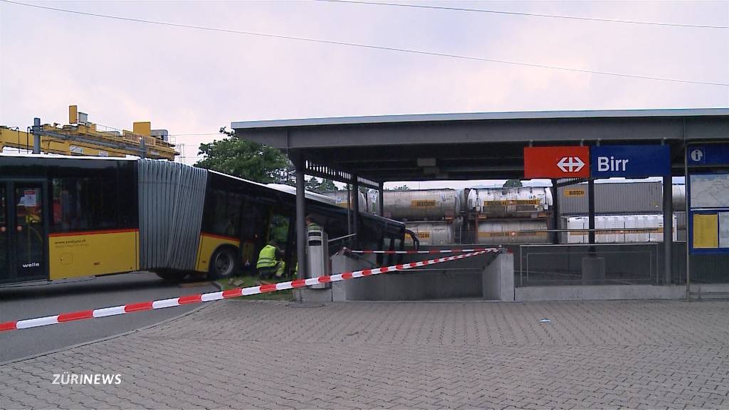 Postautos verursachen im Aargau zwei Unfälle in nur zwei Tagen