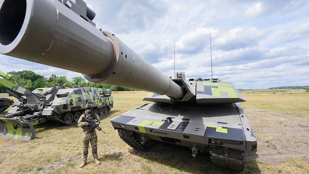 Gute Geschäfte mit dem Kriege macht derzeit der deutsche Rüstungskonzern Rheinmetall. Im Bild ei Kampfpanzer Panther KF51. (Archivbild vom Juli 2022)