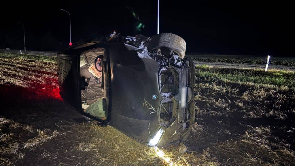 In Lommis TG überschlug sich nach einem Überholmanöver das Auto eines 58-Jährigen.