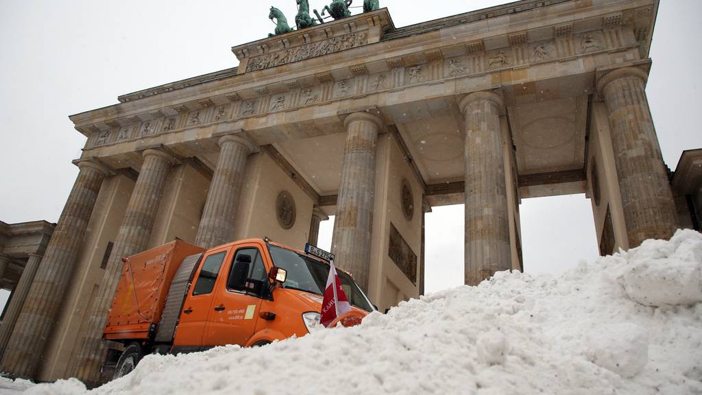Deutschland versinkt in massenweise Schnee