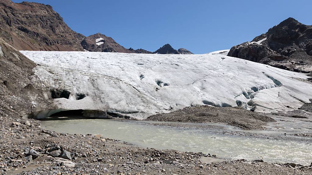 Der Klimawandel ist beispielsweise Form von schmelzenden Gletschern durchaus greifbar. (Archivbild)