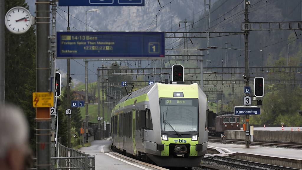 Die Strecke zwischen Frutigen BE und Visp VS ist seit Montagmorgen aufgrund einer Stellwerkstörung unterbrochen. (Archivbild)