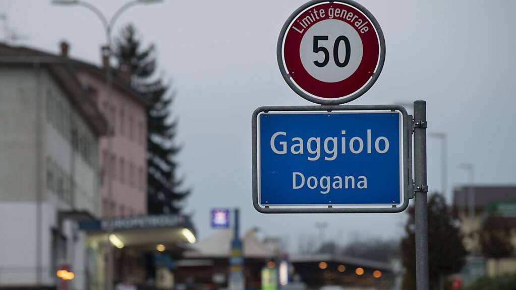 Wegen Sprengstoffs in einem kontrollierten Auto gab beim Grenzübergang Gaggiolo im Südtessin einen Polizeieinsatz. (Themenbild)
