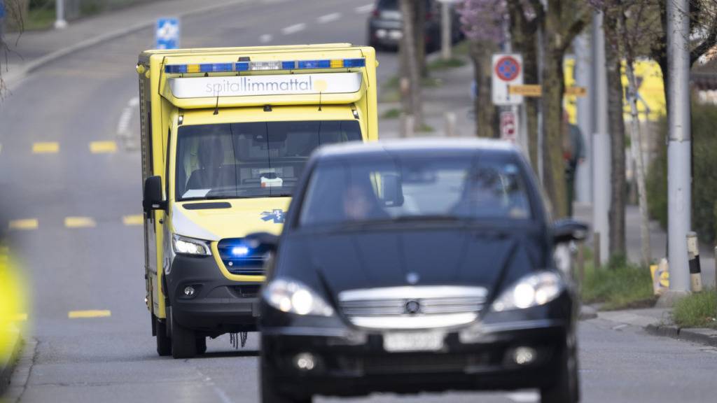 Der Rettungsdienst des Spitals Limmattal brachte das verletzte Mädchen zur Behandlung ins Spital. (Archivbild)
