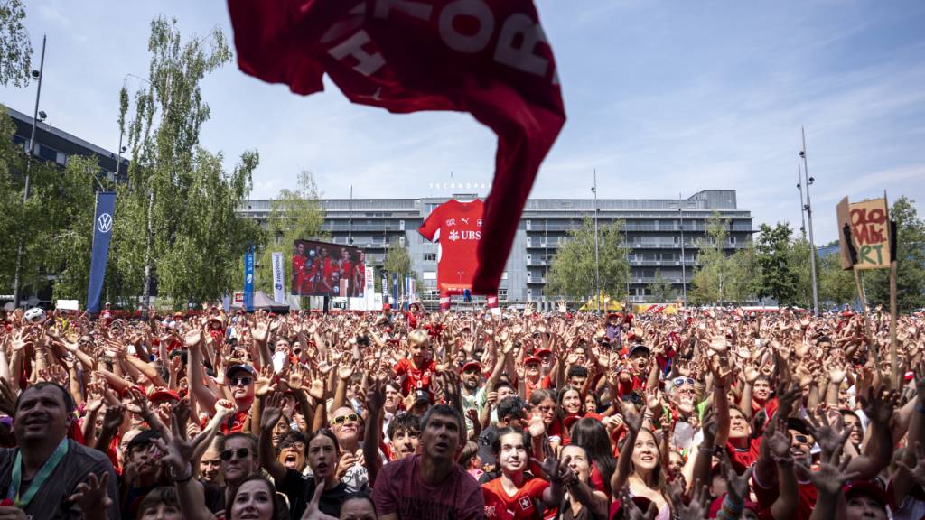 Auf dem Turbinenplatz wurde die Schweizer Nationalmannschaft von Fans empfangen