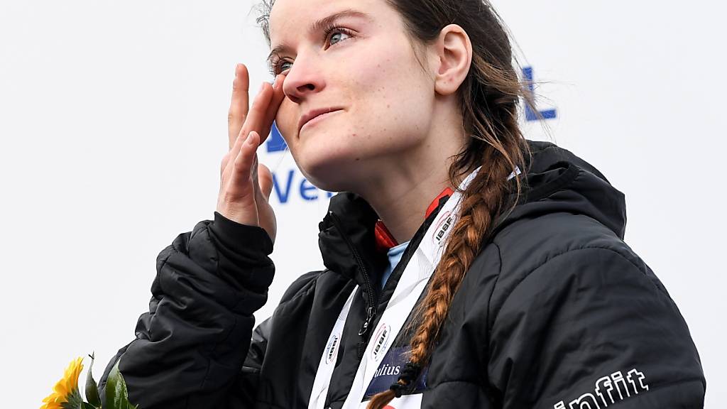 Im Moment weit weg: Marina Gilardoni im Februar 2020 in Altenberg mit der WM-Silbermedaille