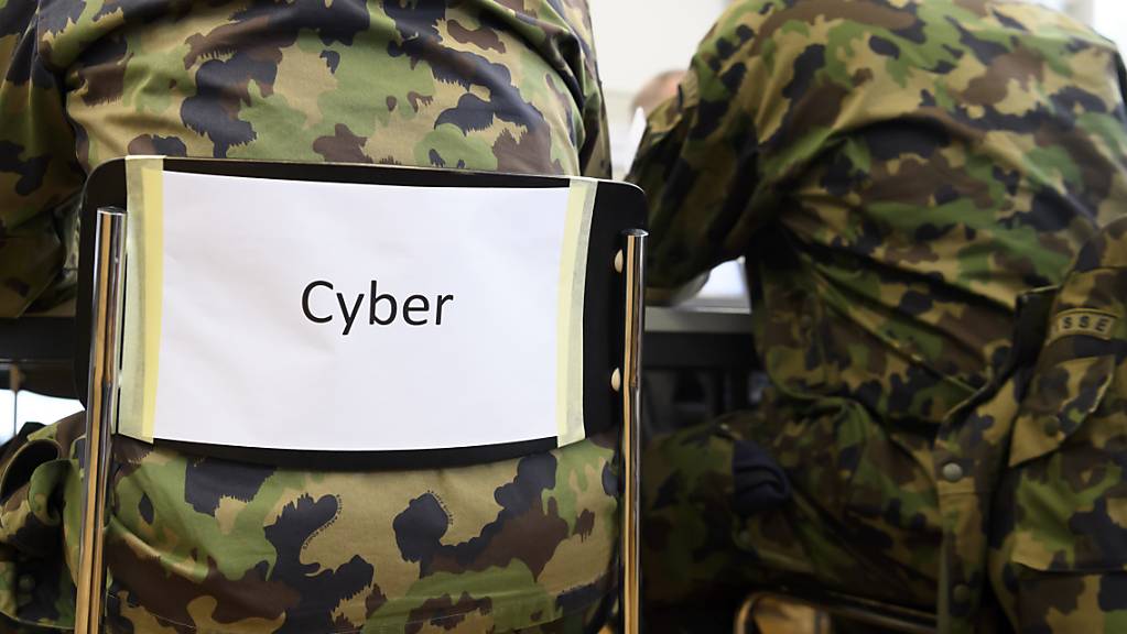 Die Schweizer Armee soll ein schlagkräftiges Cyber-Kommando erhalten. Der Nationalrat hat die entsprechenden gesetzlichen Anpassungen gutgeheissen. (Themenbild)