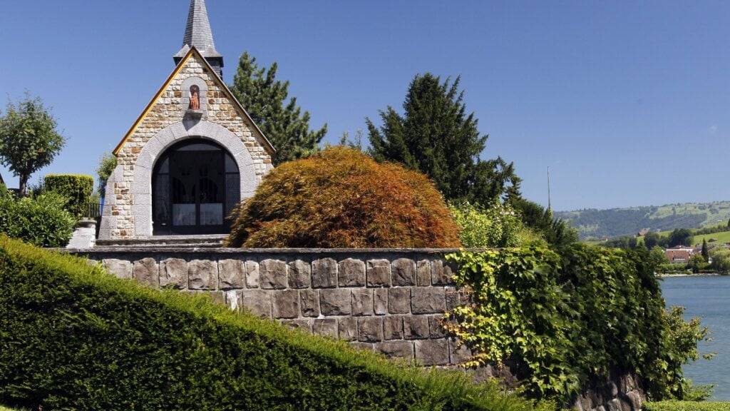 In der Astrid-Kapelle an der Luzernerstrasse bei Küssnacht SZ findet jährlich die Gedenkfeier für die belgische Königin Astrid statt,. Sie verstarb dort am 29. August 1935 bei einem Autounfall.