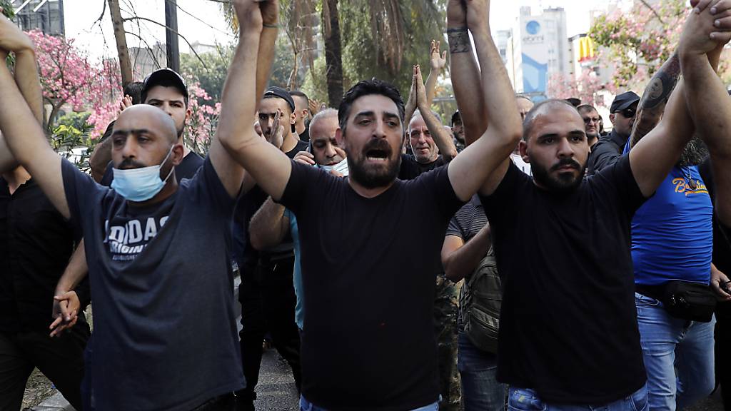 Bei Protesten in Beirut ist es zu einem Zusammenstoß von Demonstranten und Sicherheitskräften gekommen, bei denen es Tote und Verletzte gab. Foto: Hussein Malla/AP/dpa