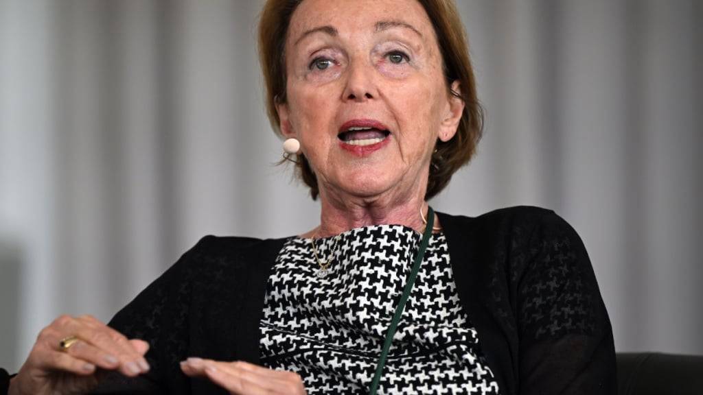 ARCHIV - Eva Umlauf, Zeitzeugin des Holocaust, spricht während einer Veranstaltung zur Unterzeichnung der Rahmenvereinbarung zum Themenportal Wiedergutmachung. Foto: Federico Gambarini/dpa
