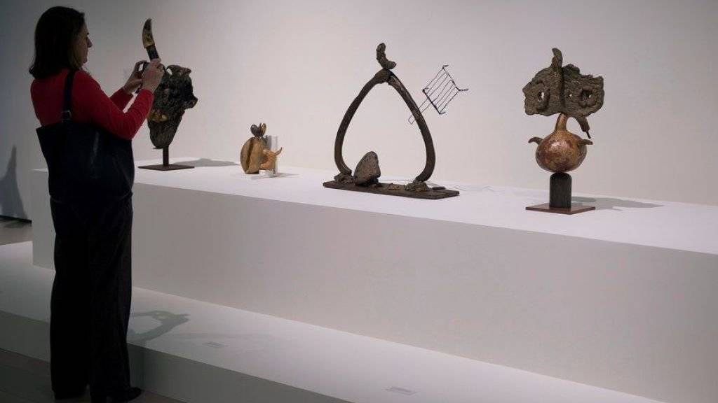 Mönsterchen aus Abfall und Krempel: Blick in die Ausstellung «Joan Miro: Skulpturen 1928-1982» im Botin Center in Santander, Spanien.