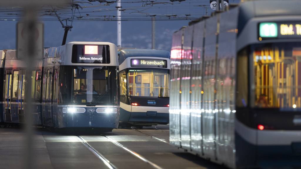 Den VBZ fehlt Fahrpersonal - zwei Tramlinien können deshalb nicht wie geplant zum Fahrplanwechsel verlängert werden. (Symbolbild)