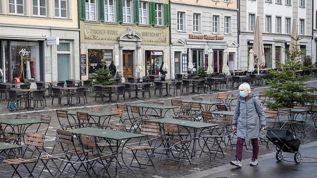 Geschlossene Restaurant-Plätze in der Luzerner Altstadt. (Archivbild)